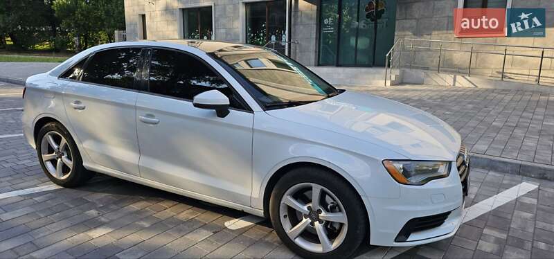 Седан Audi A3 2014 в Запоріжжі
