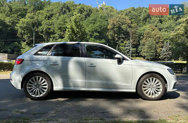 Хэтчбек Audi A3 2016 в 