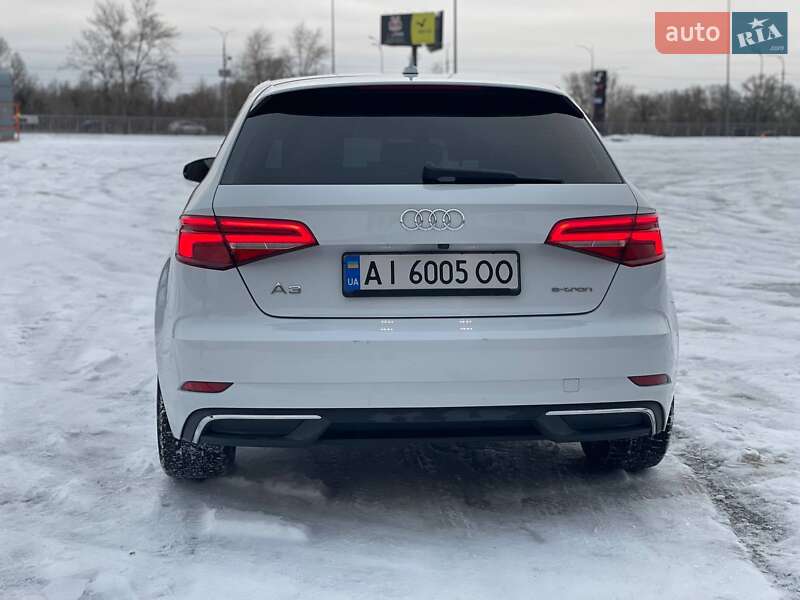 Хэтчбек Audi A3 2016 в Киеве