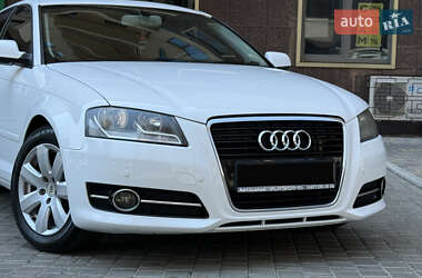 Хэтчбек Audi A3 2013 в 