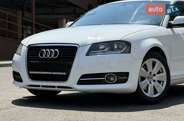 Хэтчбек Audi A3 2013 в 