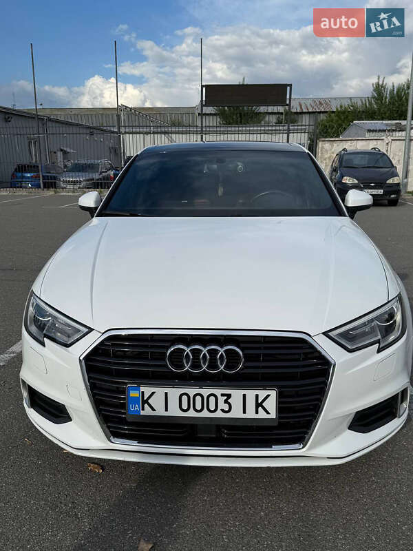 Седан Audi A3 2018 в Киеве