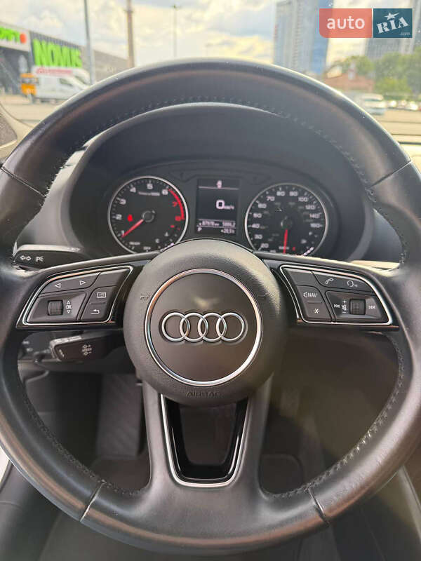 Седан Audi A3 2018 в Киеве