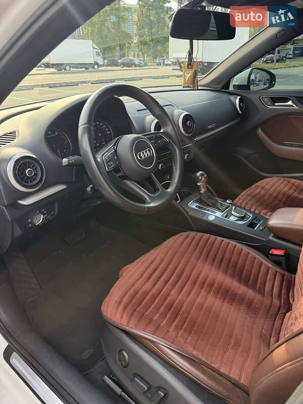 Седан Audi A3 2018 в Киеве