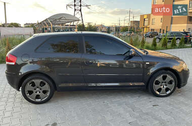 Хэтчбек Audi A3 2004 в 