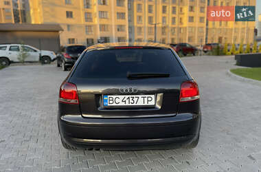 Хэтчбек Audi A3 2004 в 