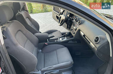 Хэтчбек Audi A3 2004 в 