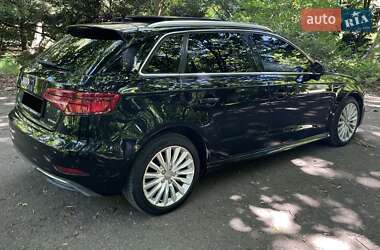 Хэтчбек Audi A3 2017 в 