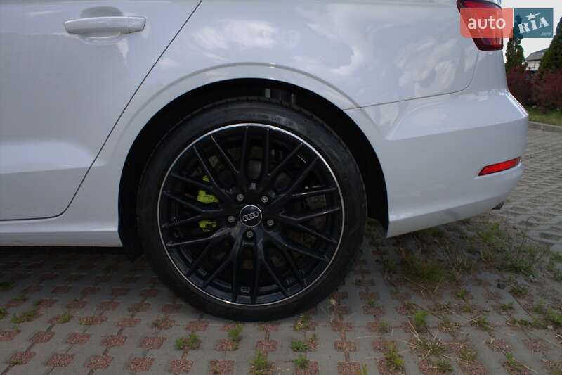 Седан Audi A3 2016 в Киеве