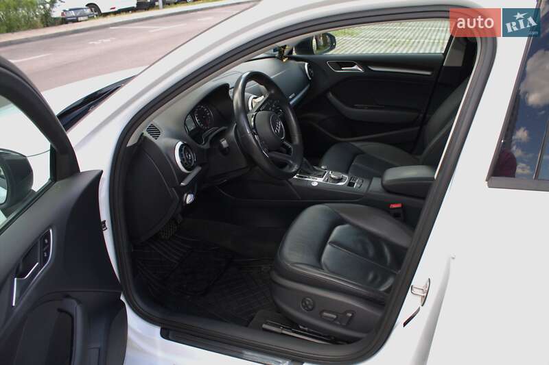 Седан Audi A3 2016 в Киеве