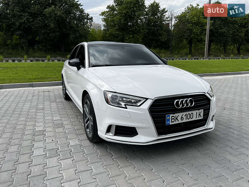 Седан Audi A3 2017 в Ровно