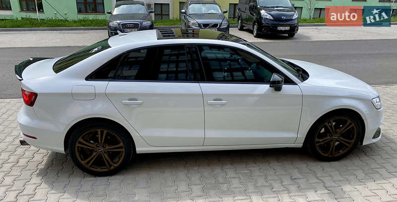 Седан Audi A3 2015 в Рівному