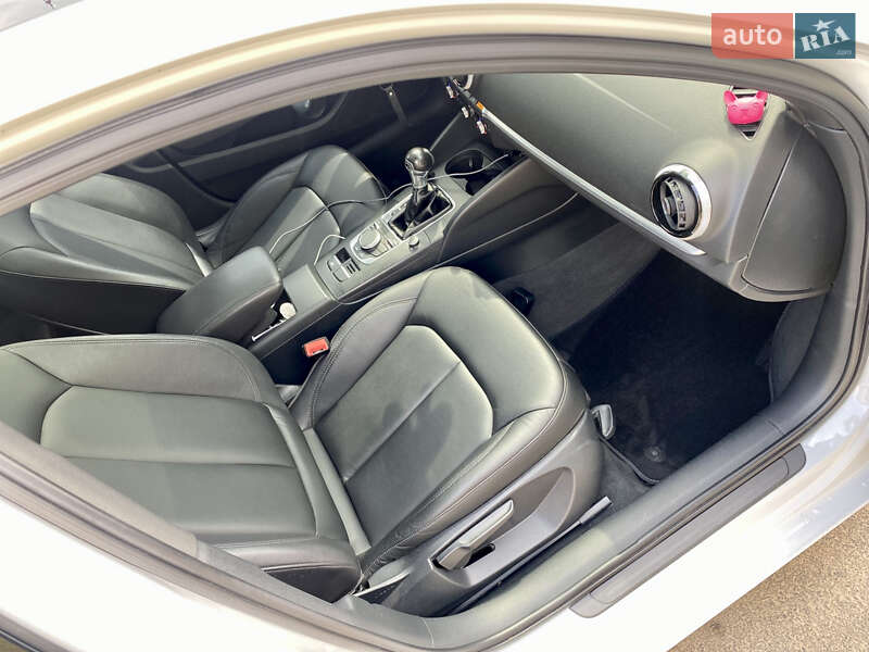 Седан Audi A3 2015 в Рівному