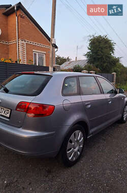 Хэтчбек Audi A3 2004 в 