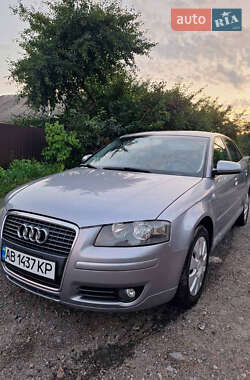 Хэтчбек Audi A3 2004 в 