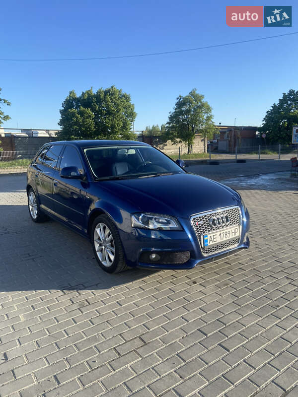 Хэтчбек Audi A3 2012 в 
