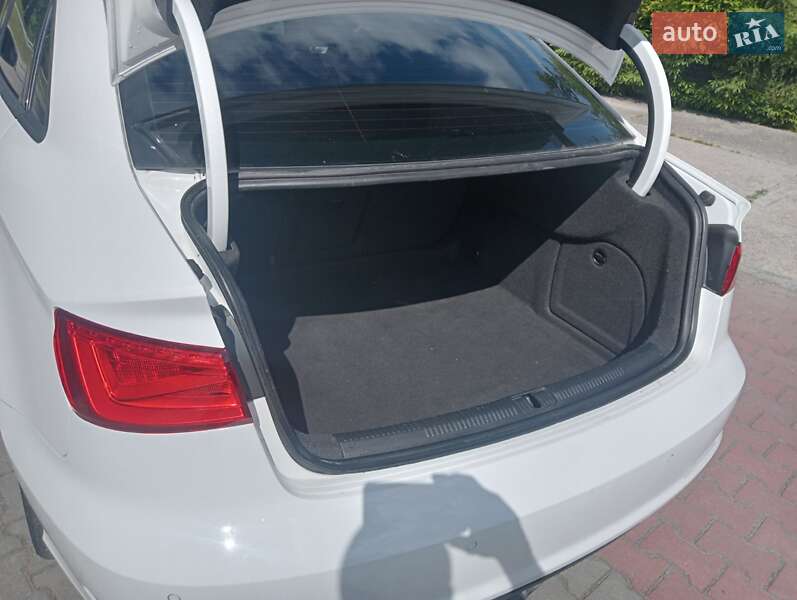 Седан Audi A3 2015 в Шепетовке