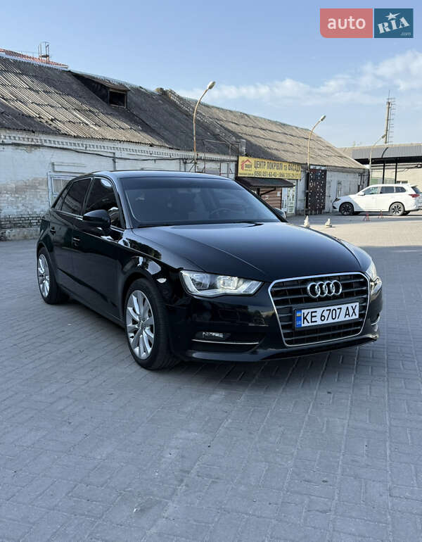 Хэтчбек Audi A3 2015 в Павлограде