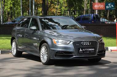 Хэтчбек Audi A3 2015 в 