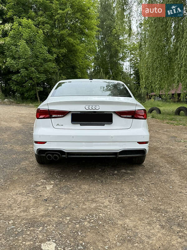 Седан Audi A3 2018 в Ивано-Франковске