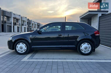 Хэтчбек Audi A3 2004 в 