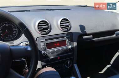 Хэтчбек Audi A3 2010 в 