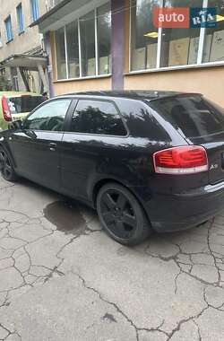 Хэтчбек Audi A3 2004 в 