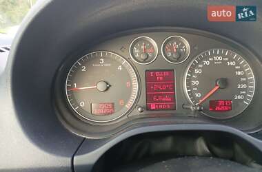 Хэтчбек Audi A3 2004 в 