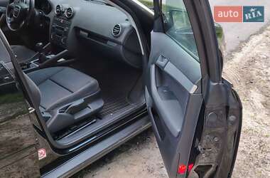 Хэтчбек Audi A3 2005 в 