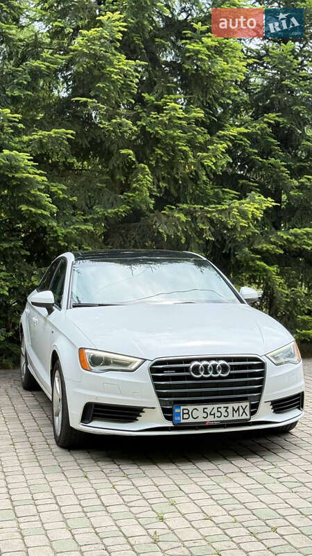 Седан Audi A3 2015 в Львове