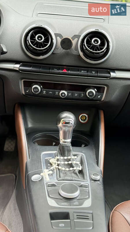 Седан Audi A3 2015 в Львове