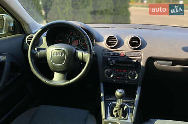 Хэтчбек Audi A3 2006 в 