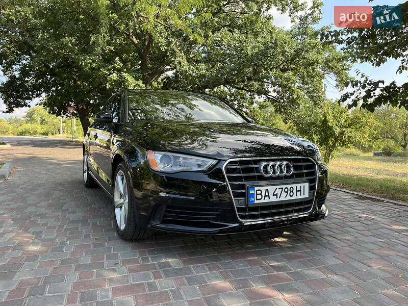 Седан Audi A3 2015 в Кропивницком