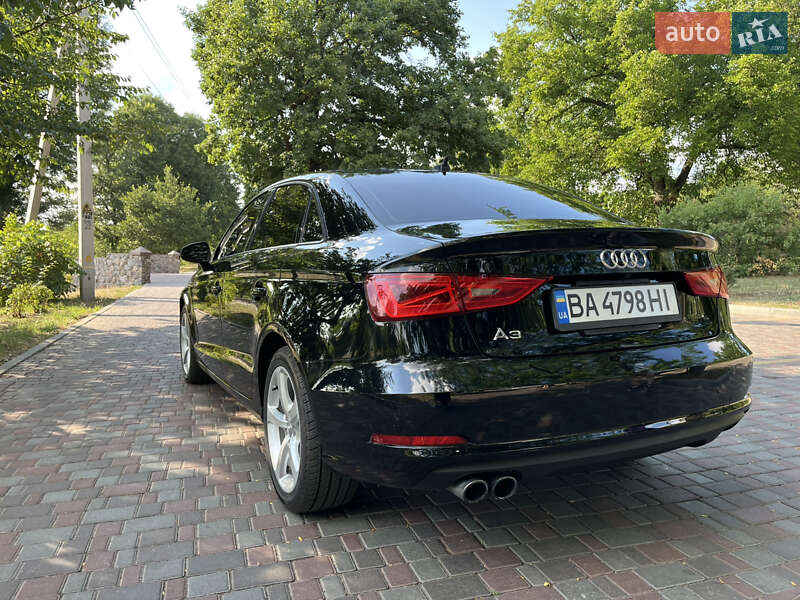 Седан Audi A3 2015 в Кропивницком
