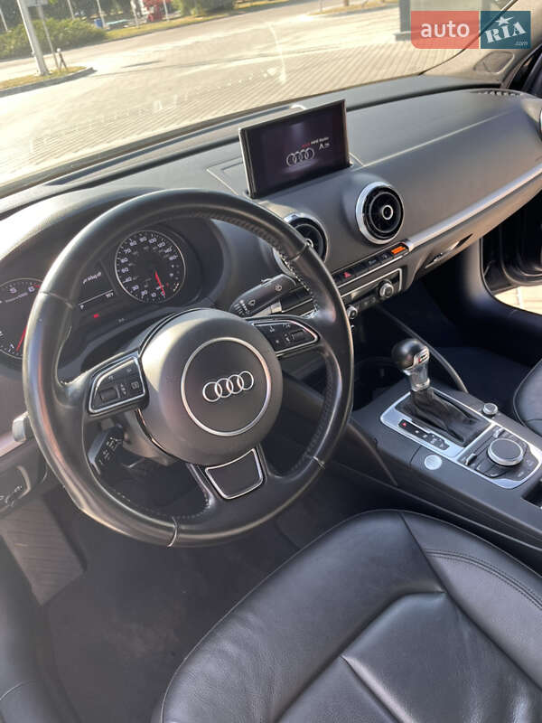 Седан Audi A3 2015 в Кропивницком
