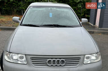 Хэтчбек Audi A3 2002 в 