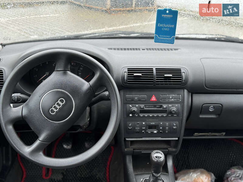 Хэтчбек Audi A3 2002 в Надворной