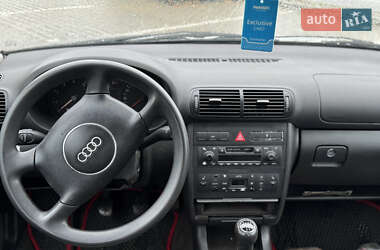 Хэтчбек Audi A3 2002 в 