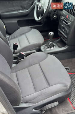 Хэтчбек Audi A3 2002 в 