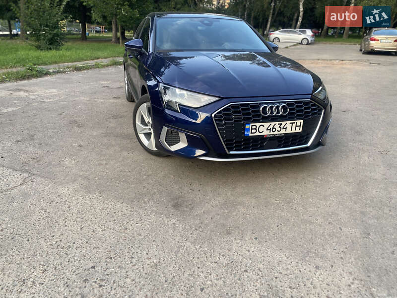 Седан Audi A3 2022 в 