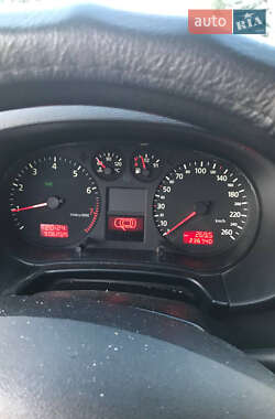 Хэтчбек Audi A3 2000 в 