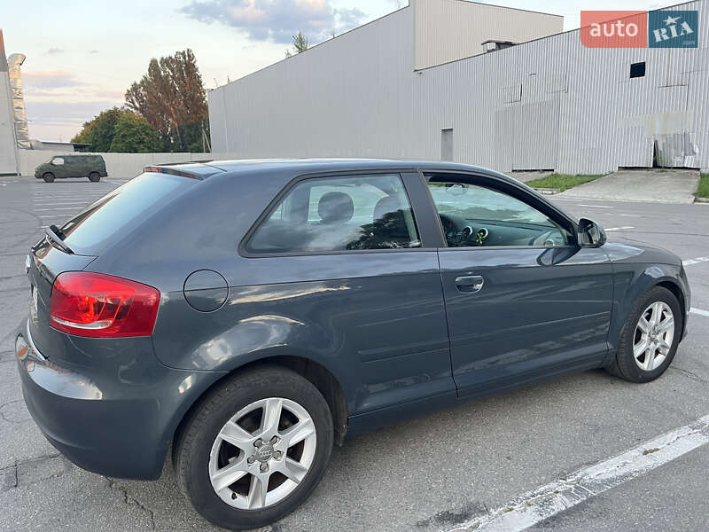 Хэтчбек Audi A3 2010 в 