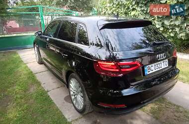 Хэтчбек Audi A3 2016 в 