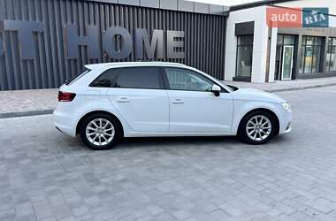Хэтчбек Audi A3 2016 в 