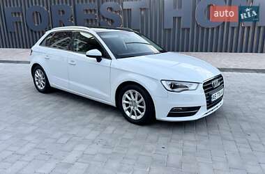 Хэтчбек Audi A3 2016 в 