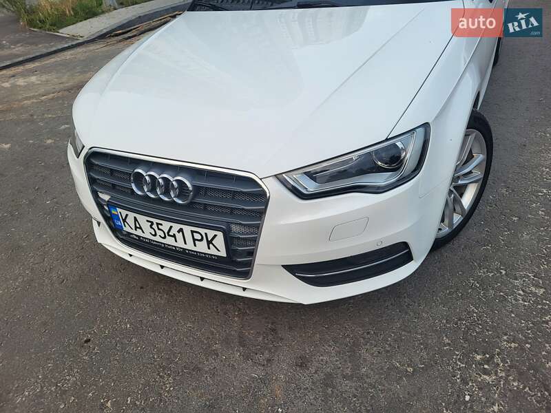 Хэтчбек Audi A3 2016 в Киеве