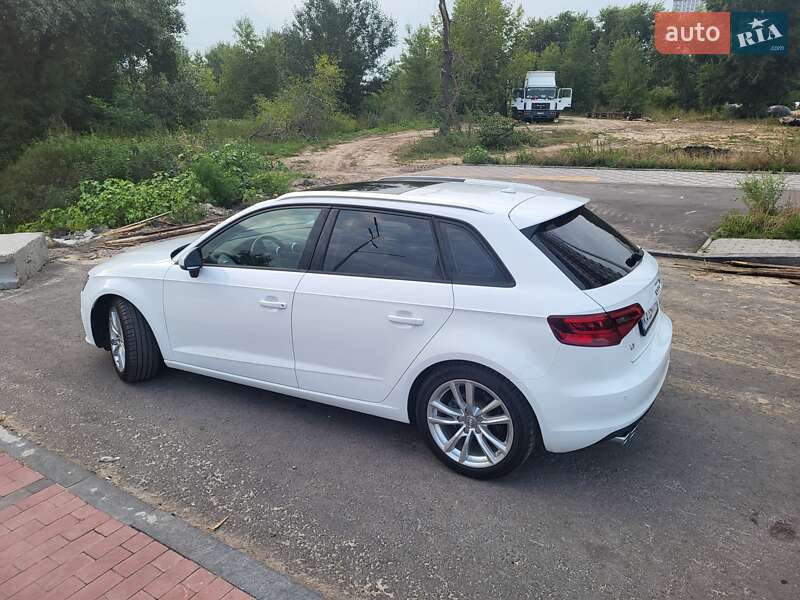Хэтчбек Audi A3 2016 в Киеве