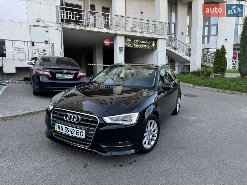Хэтчбек Audi A3 2016 в 