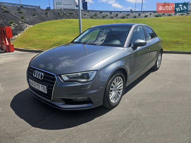 Седан Audi A3 2016 в Киеве