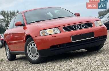 Хэтчбек Audi A3 1999 в 
